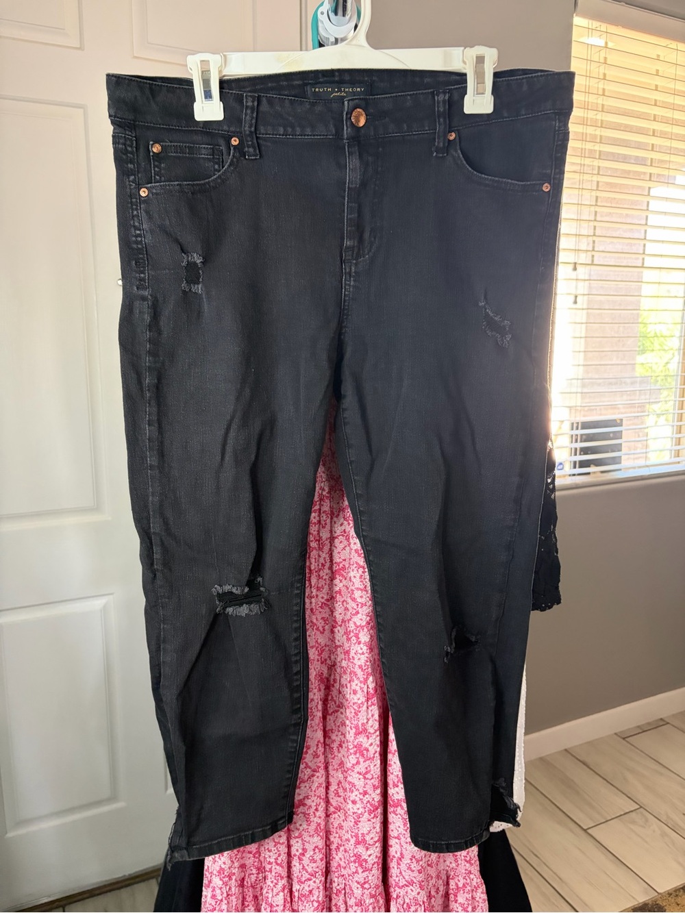 Women’s Black Straight-Leg Jeans with Subtle Distressing